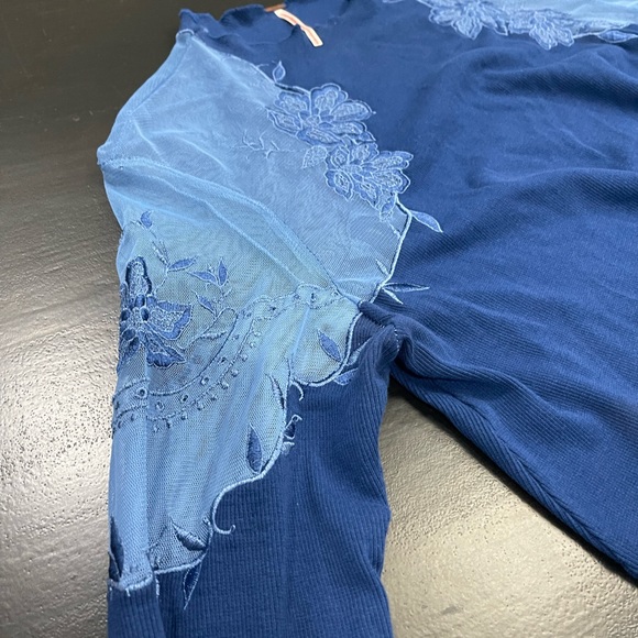 Free People Daniella Embroidered Blue Top Sz Medium - Picture 9 of 16